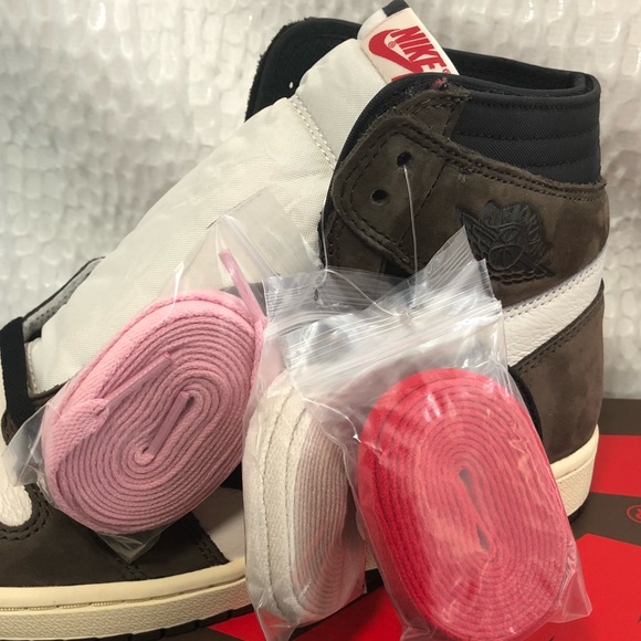 🚨SOLD🚨Travis Scott Jordan 1’s - Picture 4 of 4